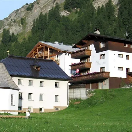 Haus Che D'mot Apartment *